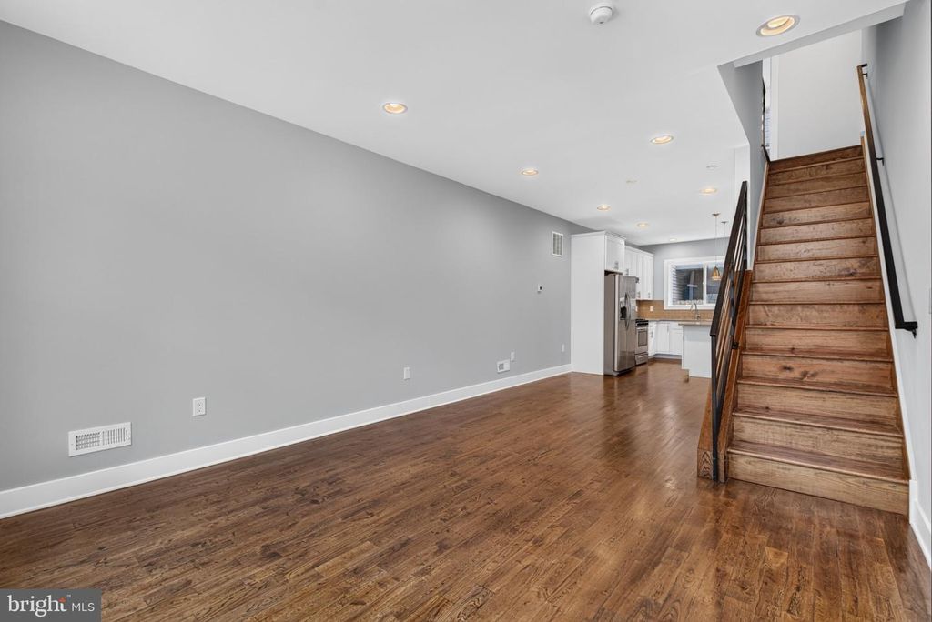 1227 PETERS ST, PHILADELPHIA, PA 19147 — photo 3