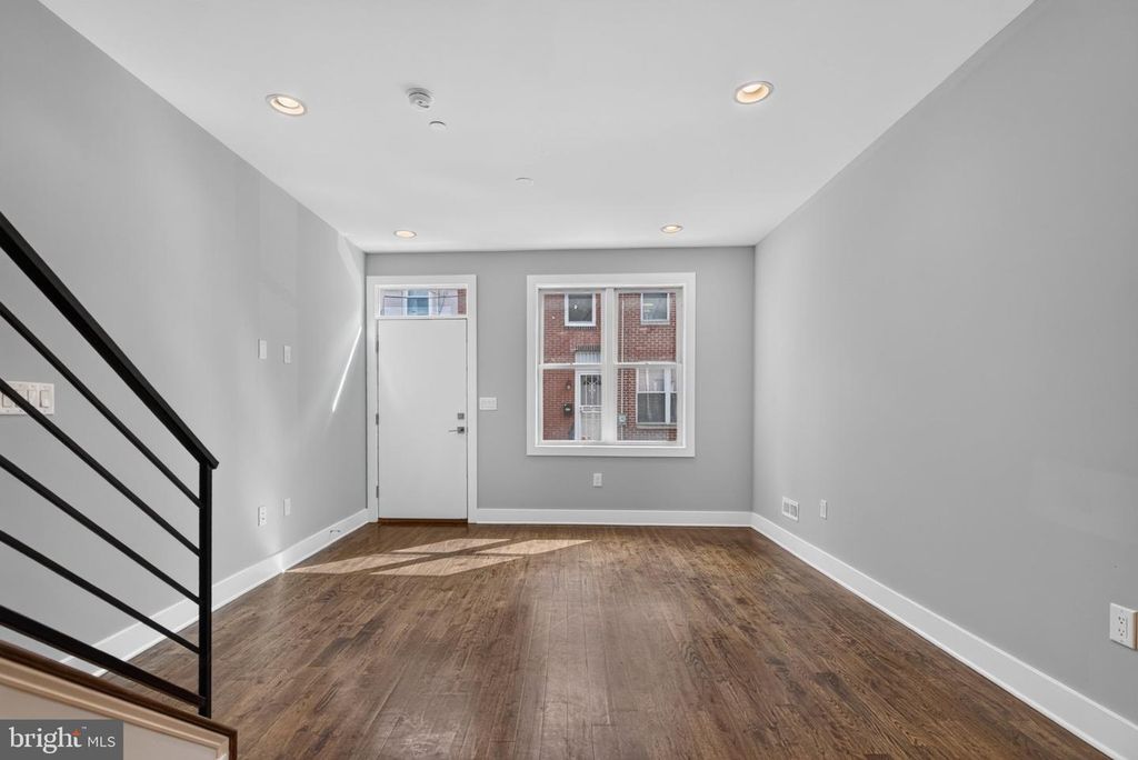 1227 PETERS ST, PHILADELPHIA, PA 19147 — photo 4