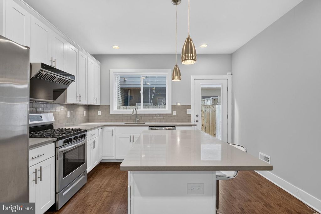 1227 PETERS ST, PHILADELPHIA, PA 19147 — photo 5