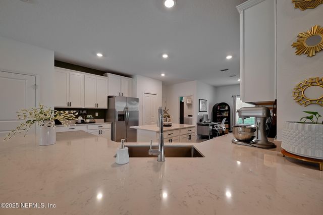 9728 GAYNOR Circle, Jacksonville, FL 32219