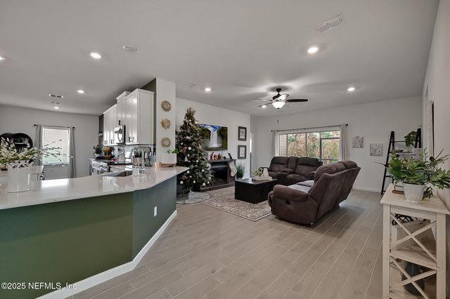 9728 GAYNOR Circle, Jacksonville, FL 32219