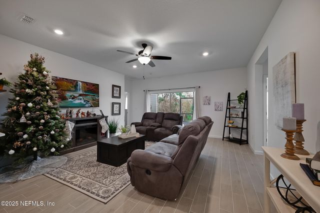 9728 GAYNOR Circle, Jacksonville, FL 32219