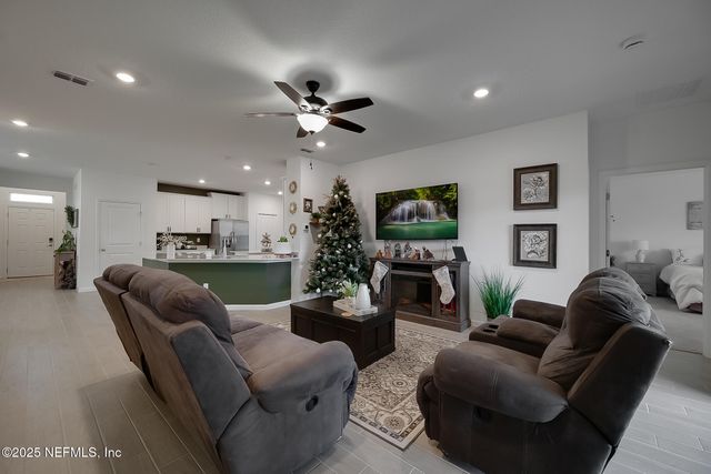 9728 GAYNOR Circle, Jacksonville, FL 32219