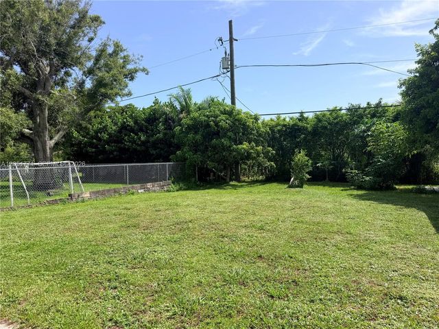 125 4TH ST, Naples, FL 34113