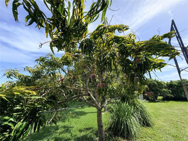 125 4TH ST, Naples, FL 34113