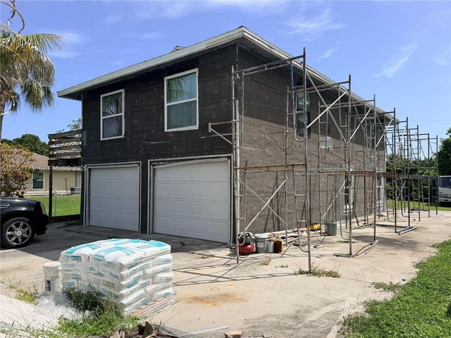 125 4TH ST, Naples, FL 34113