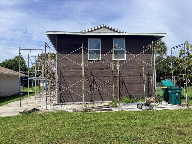125 4TH ST, Naples, FL 34113