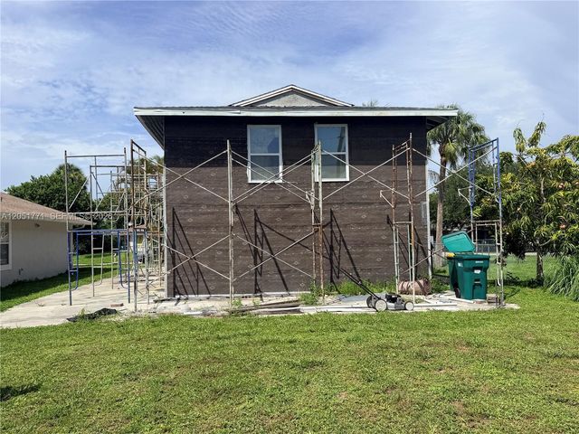125 4TH ST, Naples, FL 34113