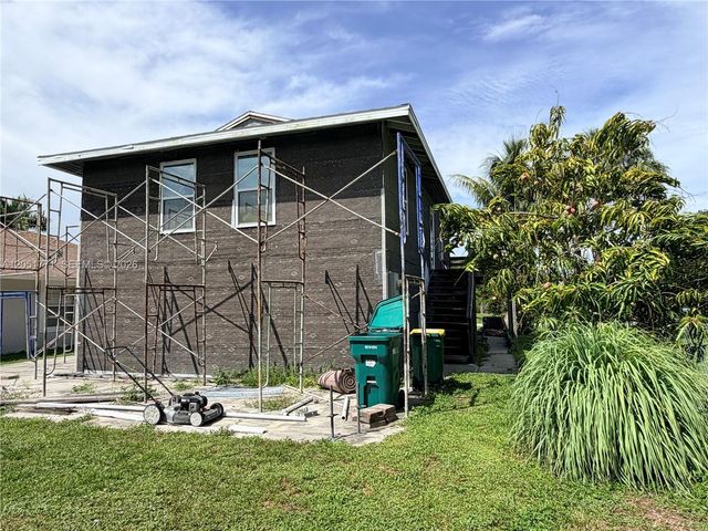 125 4TH ST, Naples, FL 34113