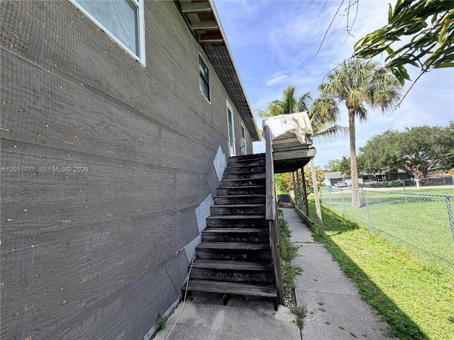 125 4TH ST, Naples, FL 34113