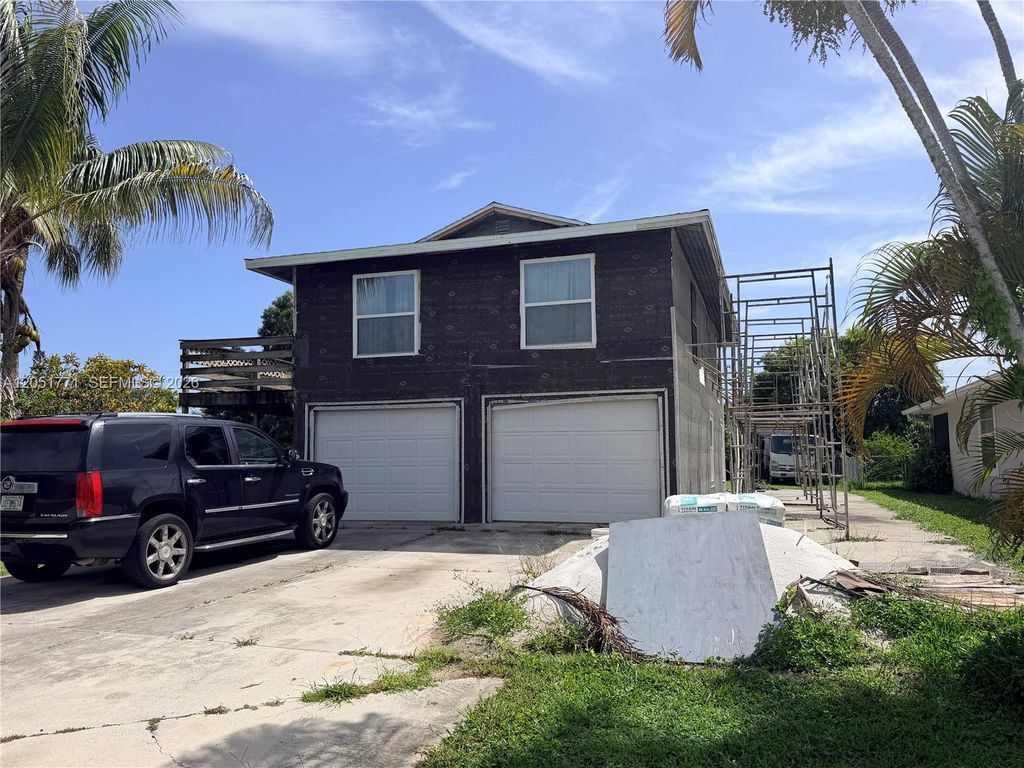 125 4TH ST, Naples, FL 34113