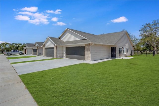 5516-5518 N Sandkey Ct, Wichita, KS 67204