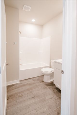 3240 Brook Landing Court, Des Moines, IA 50317