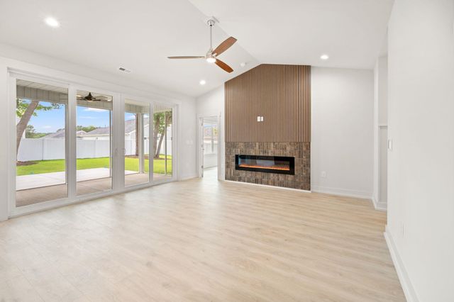 315 Dunbarton Ln., Conway, SC 29526