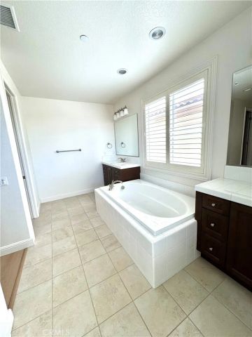 27 Manzanillo, Lake Forest, CA 92630