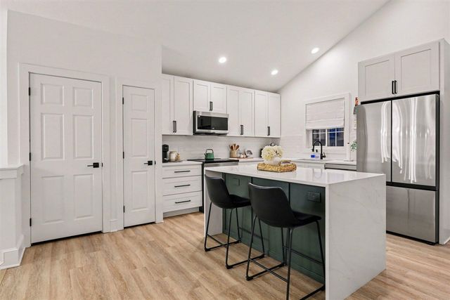 770 Brownwood Avenue, Grand Rapids, MI 49504