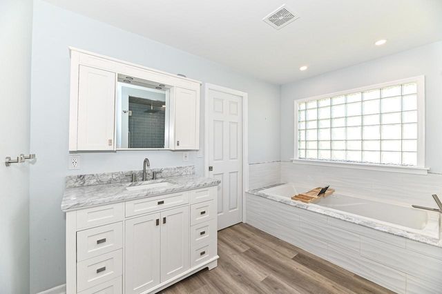 3663 E Obrien ROAD, Oak Creek, WI 53154