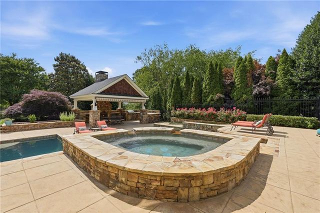 1072 Moores Walk Lane, Suwanee, GA 30024