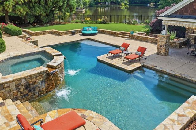 1072 Moores Walk Lane, Suwanee, GA 30024