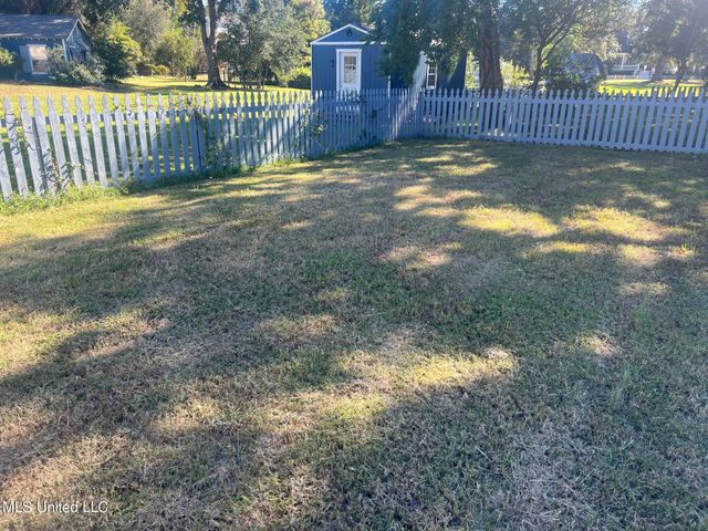 204 Caron Lane, Bay Saint Louis, MS 39520