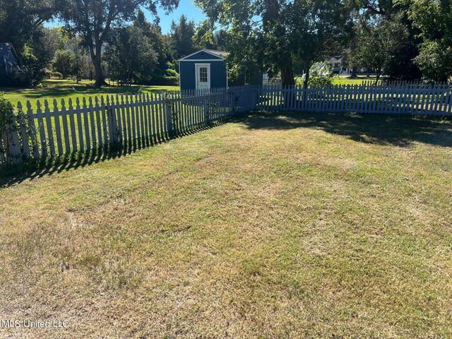 204 Caron Lane, Bay Saint Louis, MS 39520