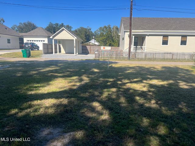 204 Caron Lane, Bay Saint Louis, MS 39520