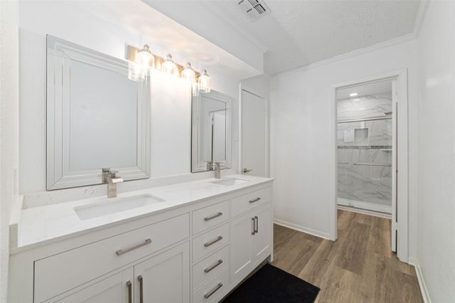 717 Davis Road, League City, TX 77573