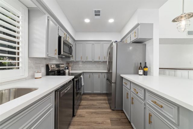 717 Davis Road, League City, TX 77573