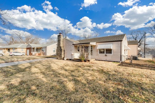 834 Big Bend Rd, Wichita, KS 67218