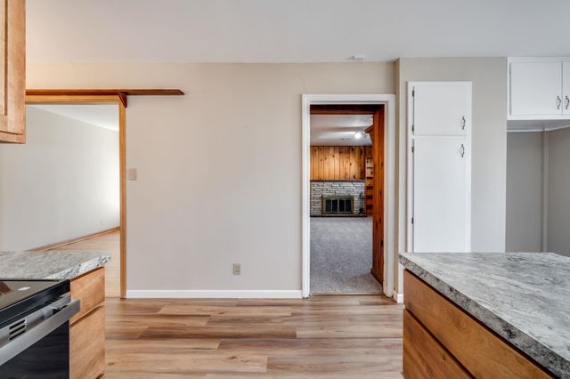 834 Big Bend Rd, Wichita, KS 67218