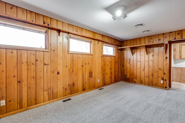 834 Big Bend Rd, Wichita, KS 67218