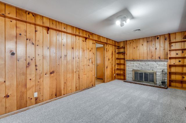 834 Big Bend Rd, Wichita, KS 67218