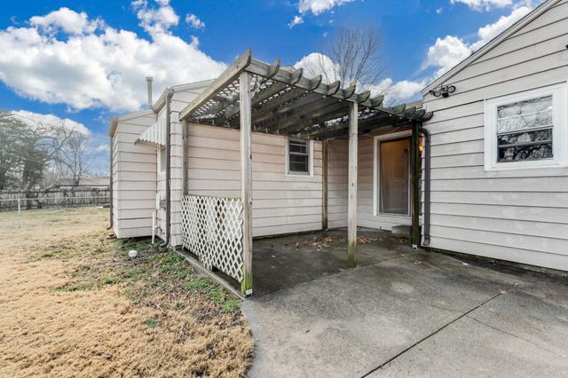 834 Big Bend Rd, Wichita, KS 67218