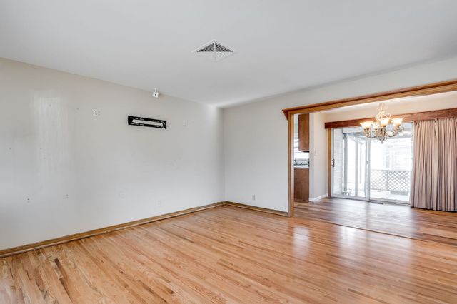 834 Big Bend Rd, Wichita, KS 67218