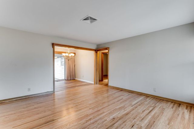 834 Big Bend Rd, Wichita, KS 67218