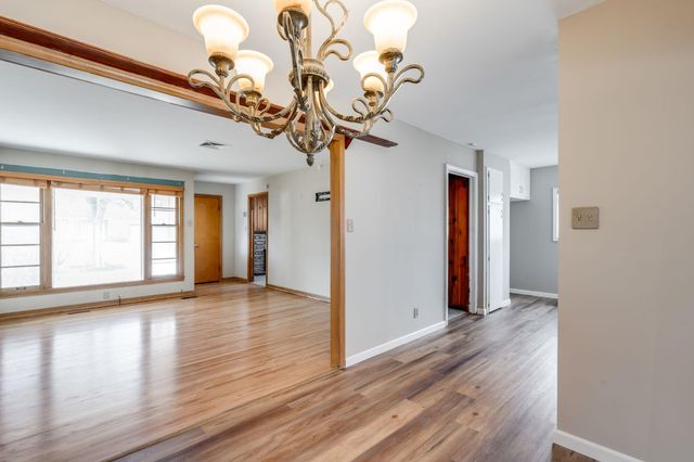 834 Big Bend Rd, Wichita, KS 67218