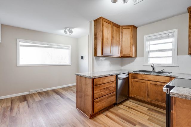 834 Big Bend Rd, Wichita, KS 67218