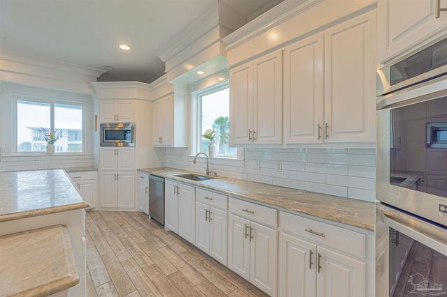 1 Calle Traviesa, Pensacola Beach, FL 32561