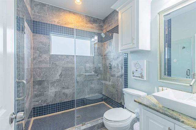 1 Calle Traviesa, Pensacola Beach, FL 32561