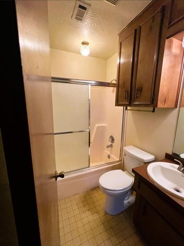 102 Briar Ridge Drive, Bellville, TX 77418