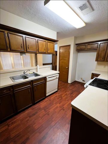 102 Briar Ridge Drive, Bellville, TX 77418