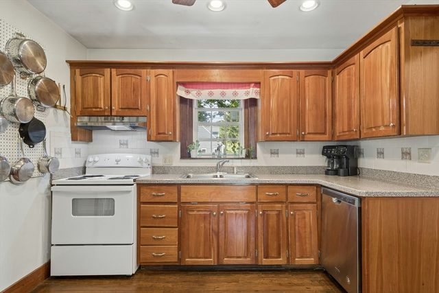 146 Purchase St, Milford, MA 01757