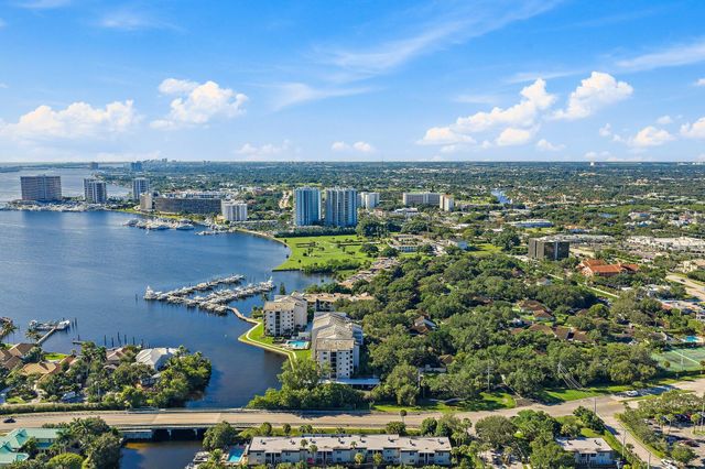 11373 Twelve Oaks Way E, North Palm Beach, FL 33408