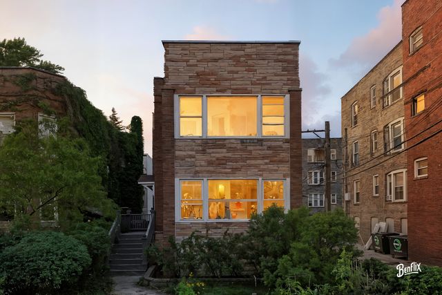1224 W Lunt Avenue, Chicago, IL 60626