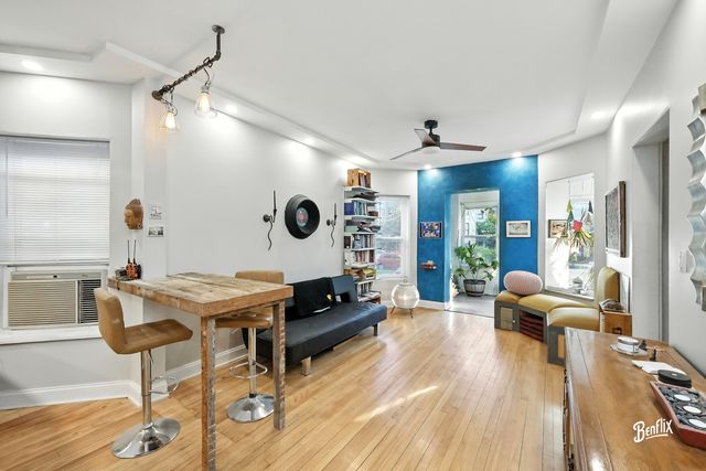 1224 W Lunt Avenue, Chicago, IL 60626