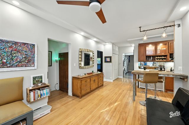 1224 W Lunt Avenue, Chicago, IL 60626