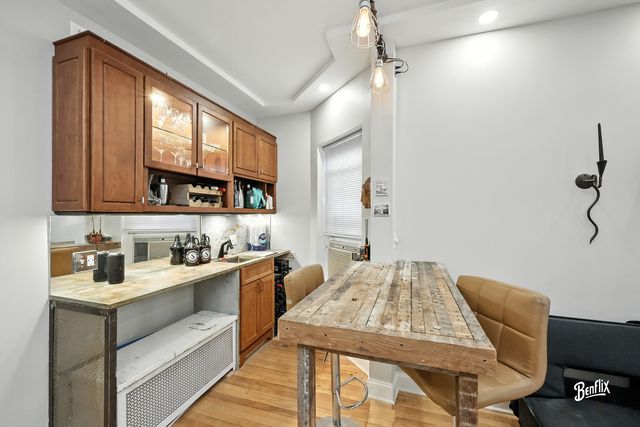 1224 W Lunt Avenue, Chicago, IL 60626