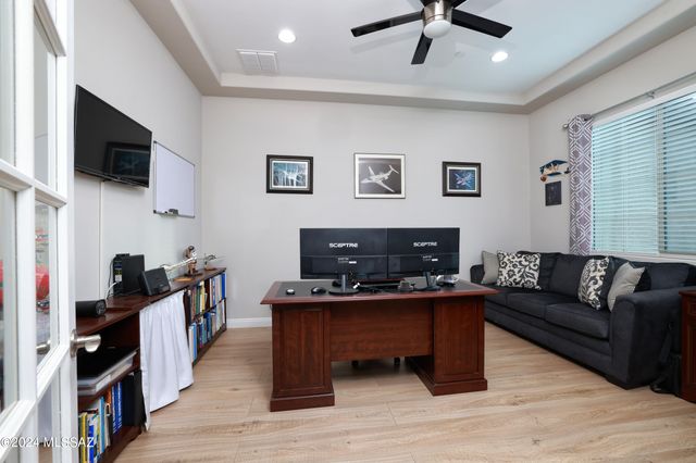 2542 N Woods End Place, Tucson, AZ 85749