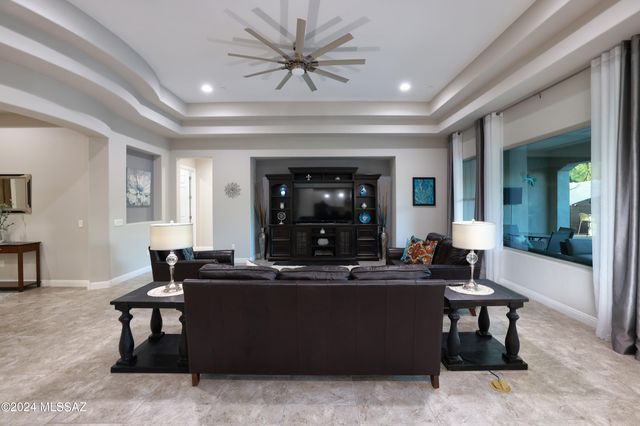 2542 N Woods End Place, Tucson, AZ 85749