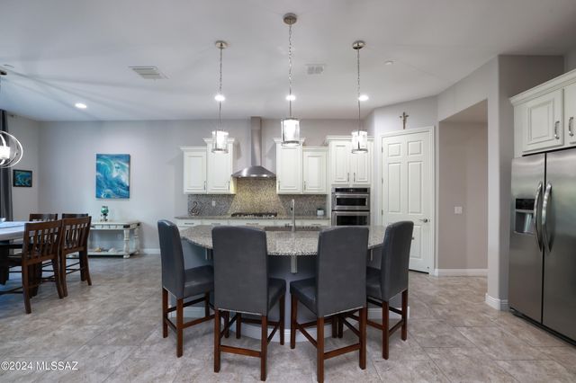 2542 N Woods End Place, Tucson, AZ 85749